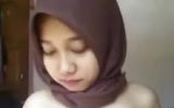 Jilbab cantik nyepong di hotel sama selingkuhan